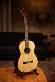 Классическая гитара Ortega Performer Series R158 (с чехлом)