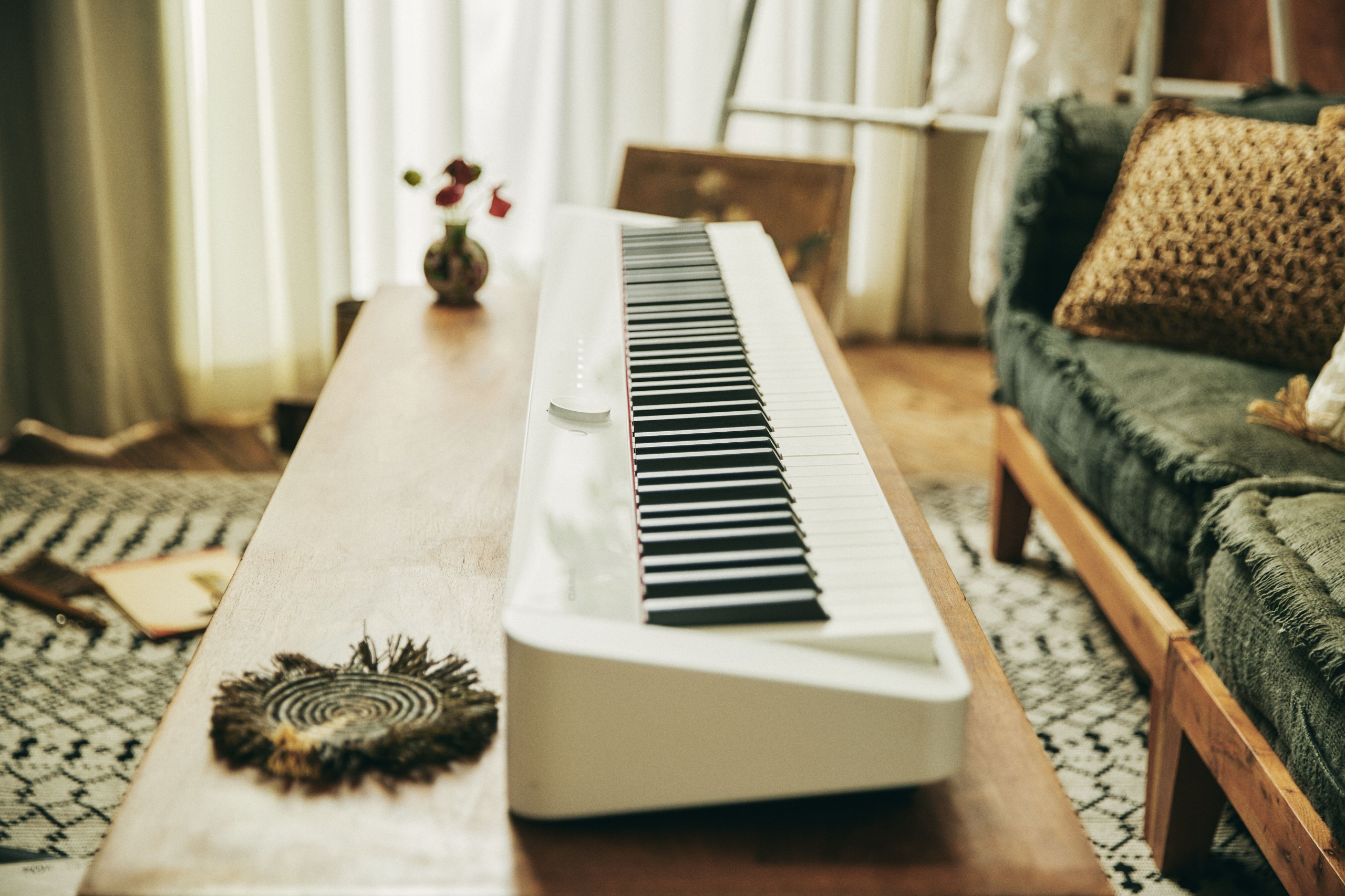 Цифрове фортепіано Casio Privia PX-S1100WE