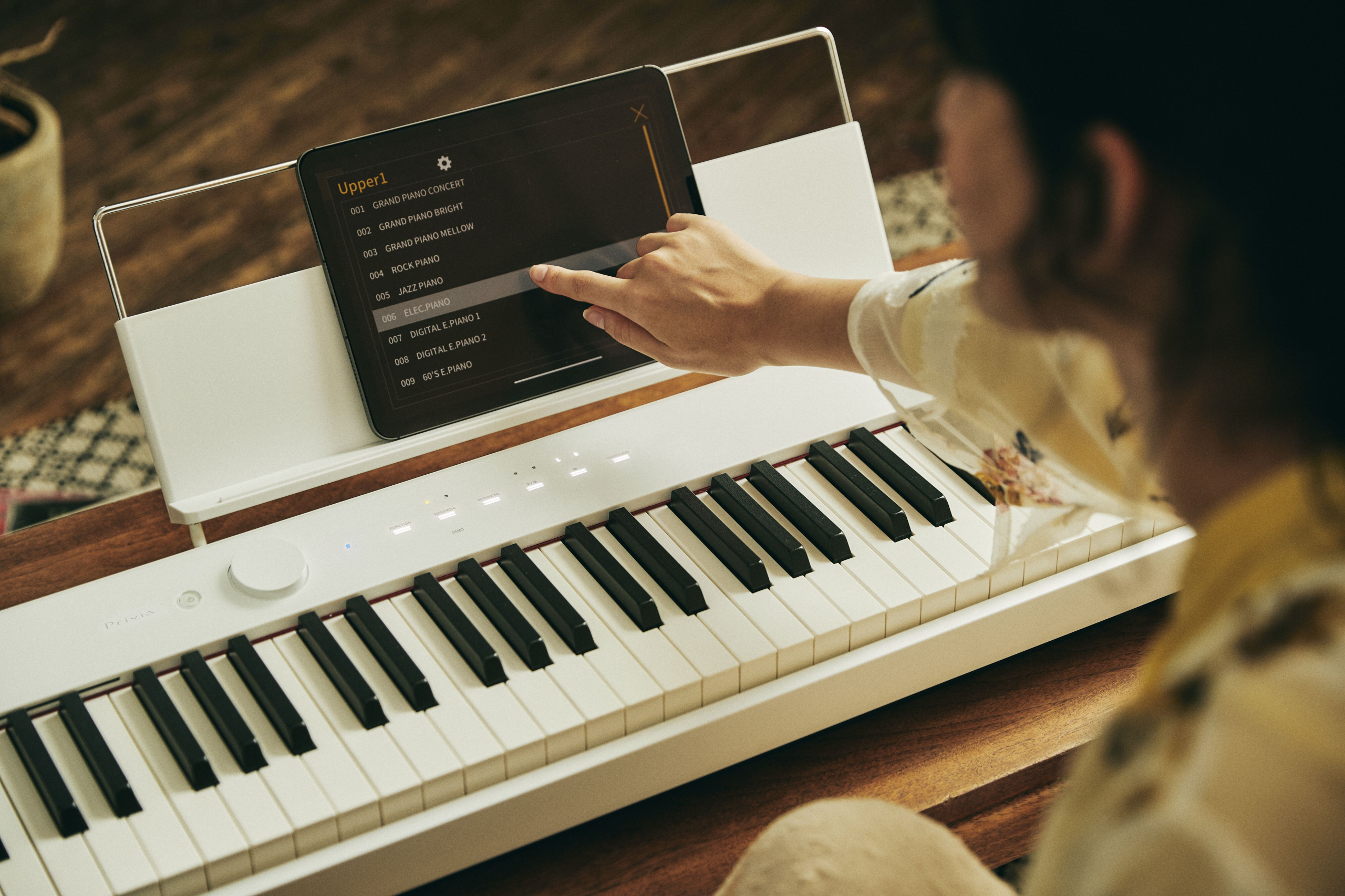 Цифрове фортепіано Casio Privia PX-S1100WE