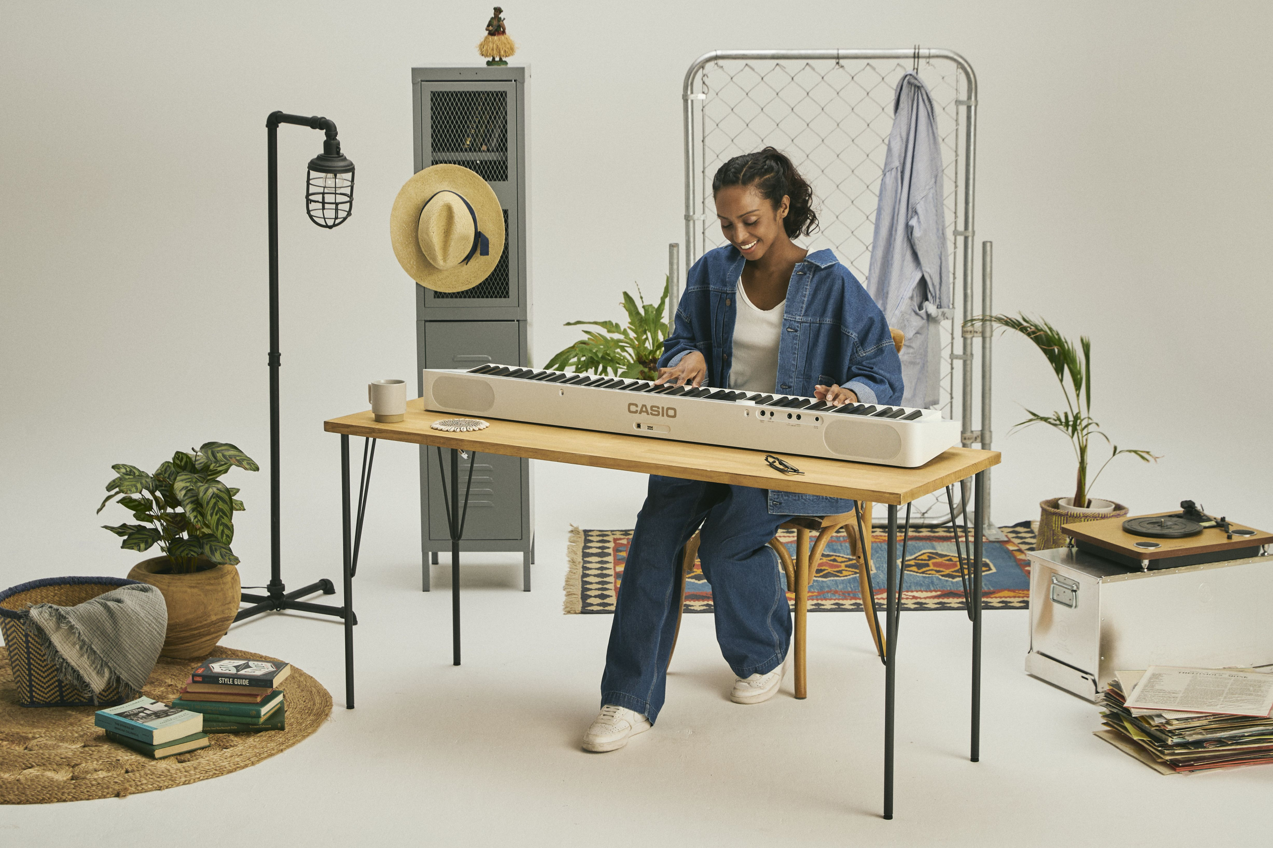 Цифрове фортепіано Casio Privia PX-S1100WE